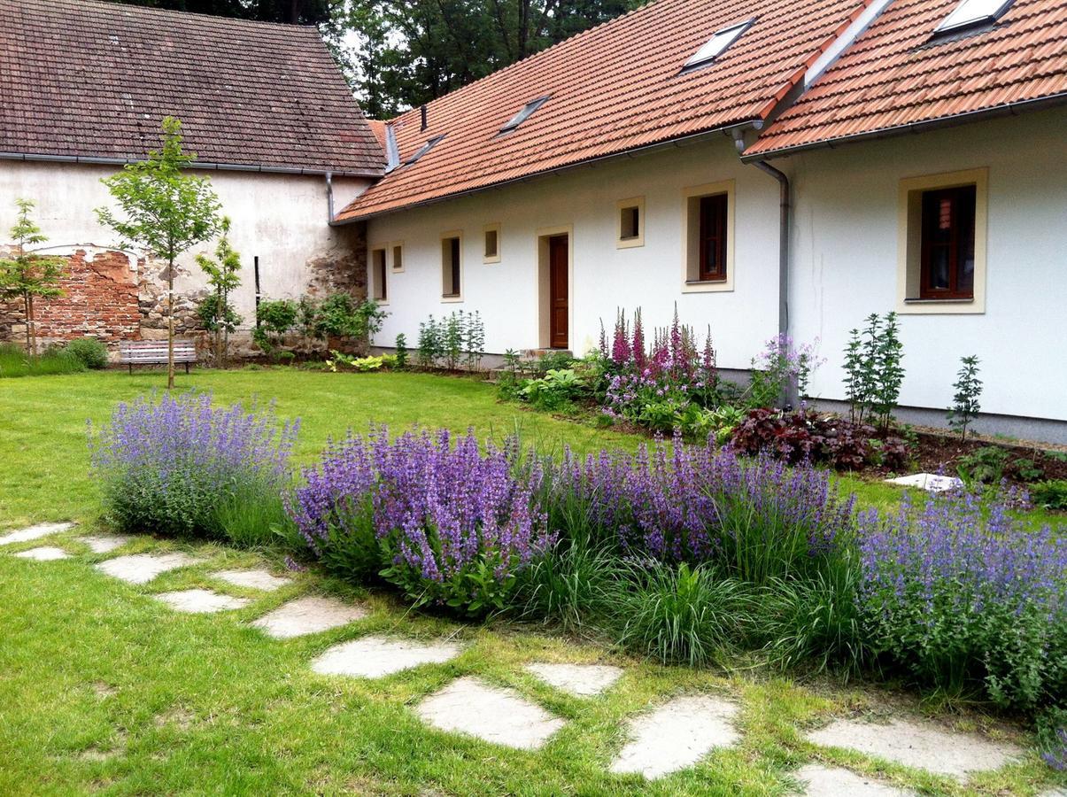 Veverci Dvur Hotel Rosec Bagian luar foto
