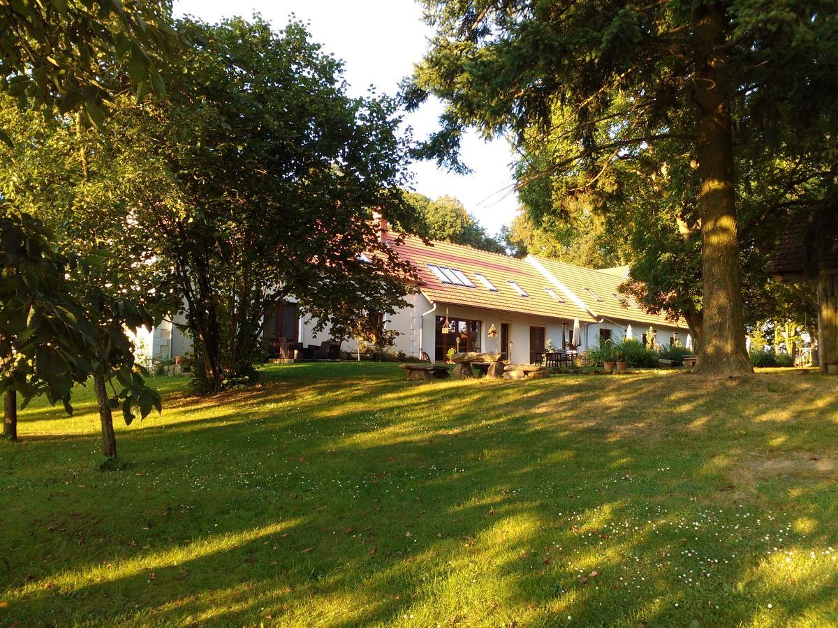 Veverci Dvur Hotel Rosec Bagian luar foto
