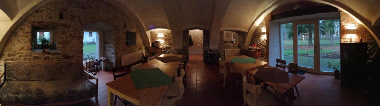 Veverci Dvur Hotel Rosec Bagian luar foto